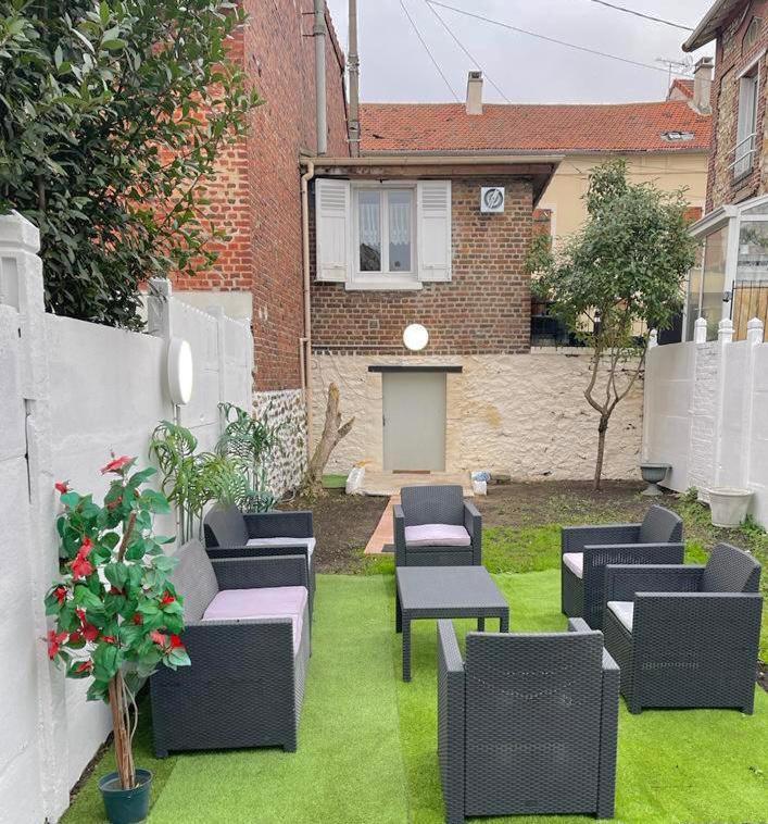 Jolie Petite Maison Avec Un Grand Jardin Montmagny Exterior foto